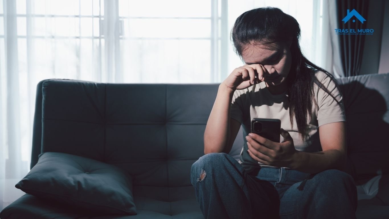 A las 4 de la mañana empieza el infierno: ruido, pintura y olor a orina desde el piso de arriba No es exageración. Es desgaste. Es vivir con la sensación de que tu hogar ya no es tu refugio.