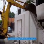 Durante meses, una barda creció donde no debía. Muchos la vieron, pocos creyeron que pasaría algo. Hasta que los vecinos insistieron lo suficiente. En Álvaro Obregón, una denuncia se convirtió en acción y el muro cayó.